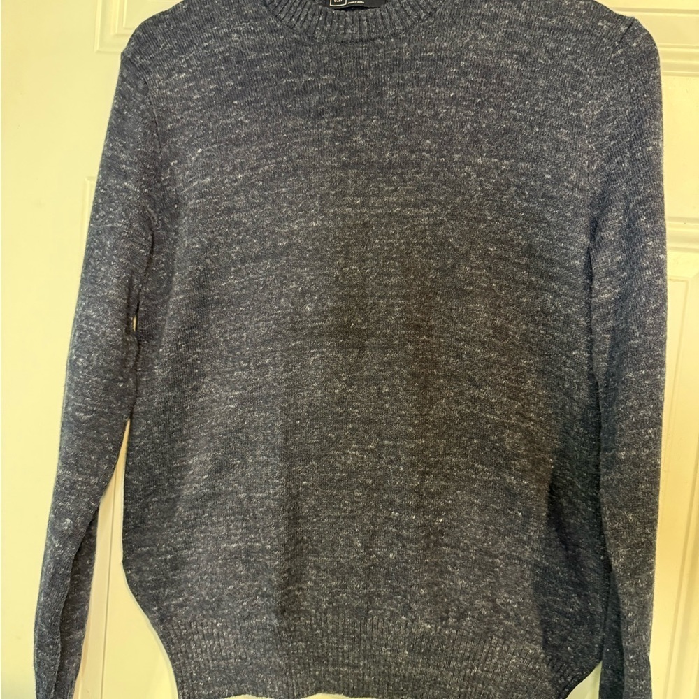Gray Crewneck Sweater with Ribbed Cuffs and Hem